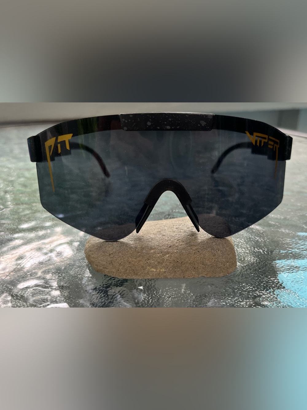 Pit Viper the Exec Polarized Sunglasses Black/Gold New Condition